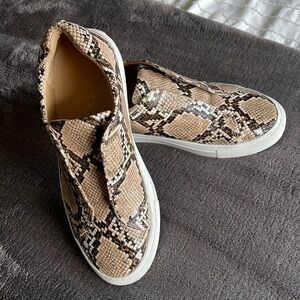 J Slides Snake Print Shoes, 8M